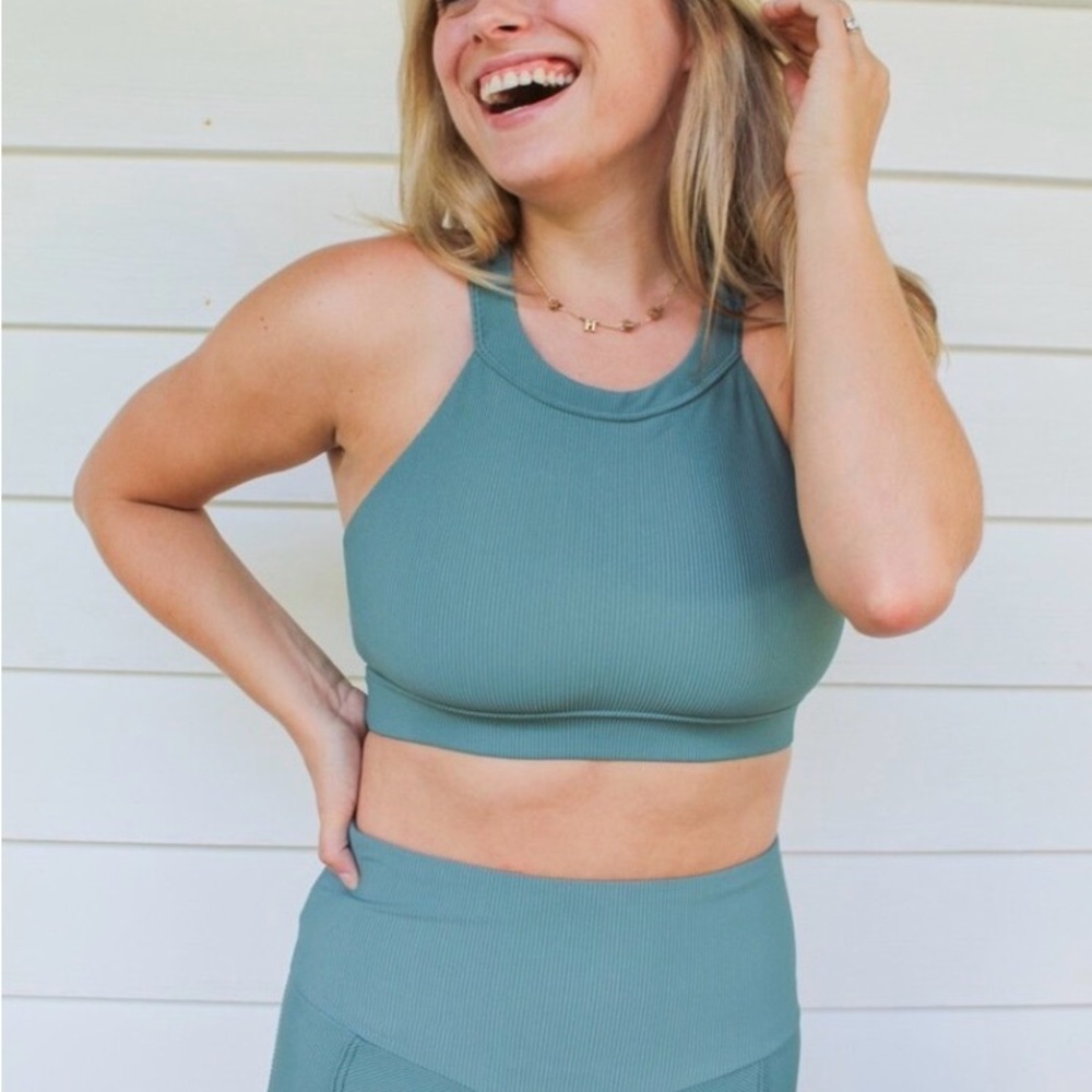 Onzie Teal Sports Bra and Leggings Set